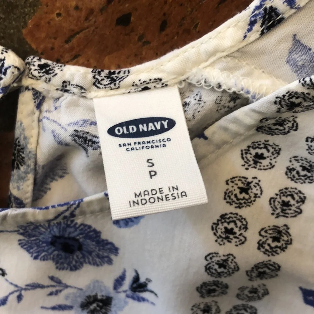 Old Navy shirt - Picture 3 of 8